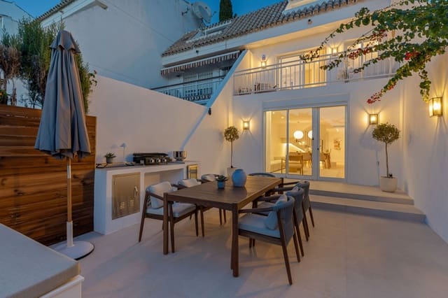 4 bedroom Villa for sale in Marbella with pool - € 1,169,000 (Ref: 9368951)