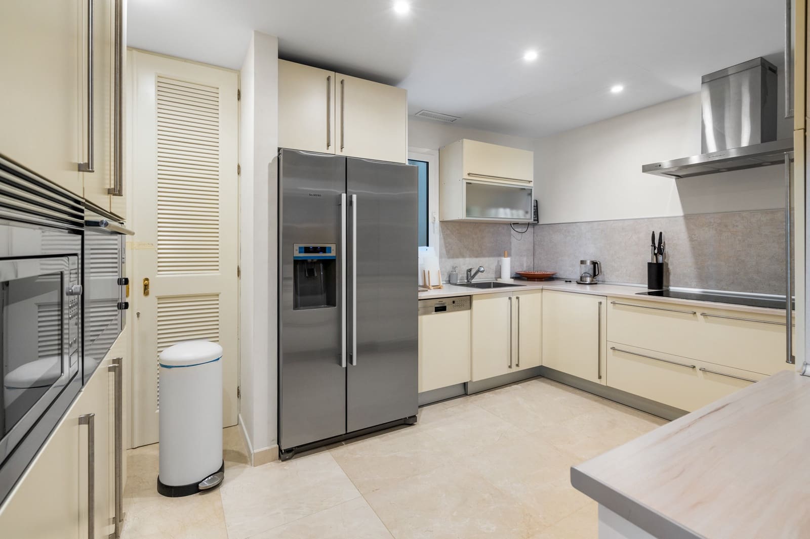 6 sypialnia Willa do wynajęcia w Marbella z basenem garażem - 20 000 € (Ref: 9401055)