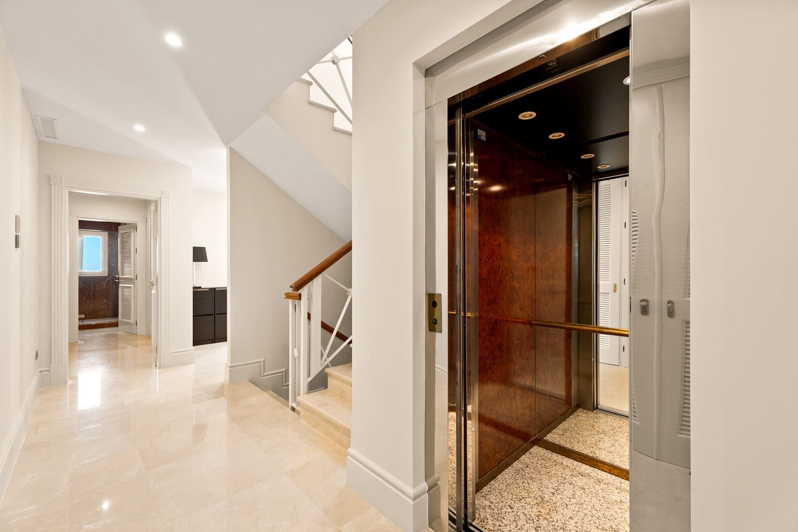 6 sypialnia Willa do wynajęcia w Marbella z basenem garażem - 20 000 € (Ref: 9401055)