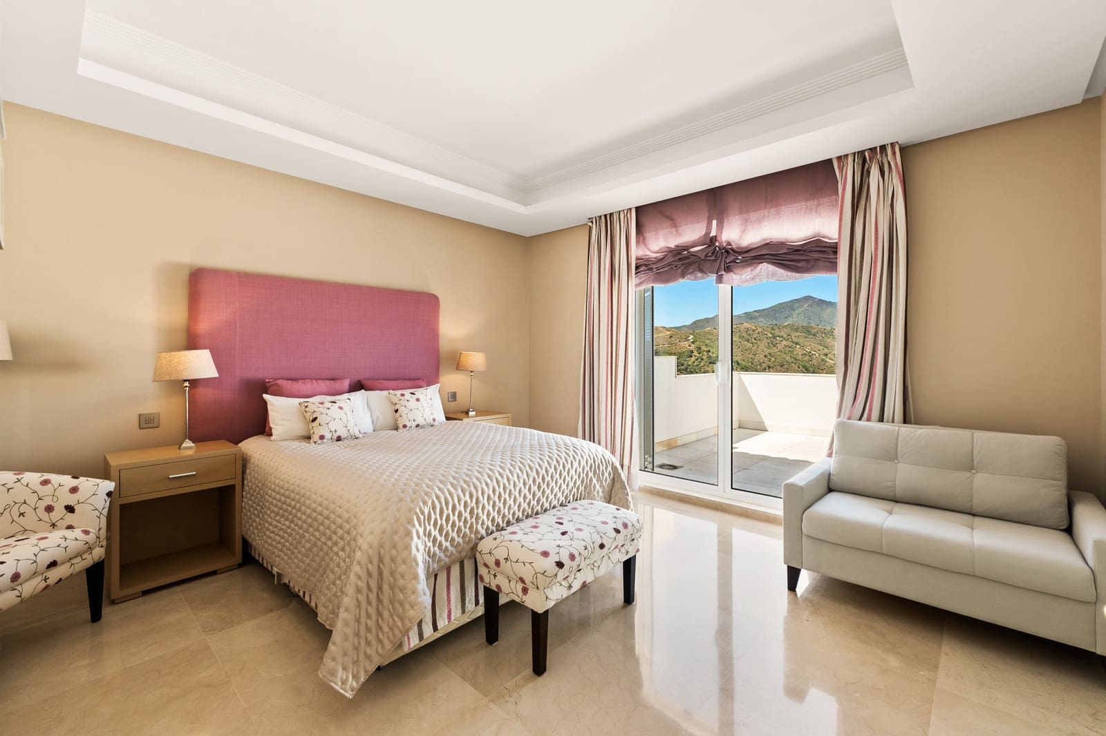 6 sypialnia Willa do wynajęcia w Marbella z basenem garażem - 20 000 € (Ref: 9401055)