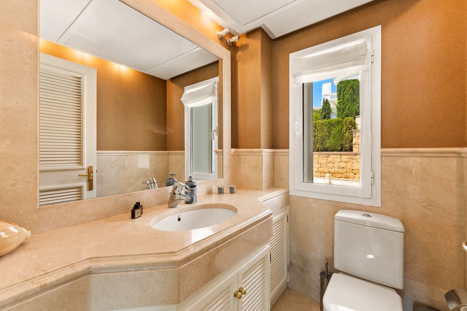 6 sypialnia Willa do wynajęcia w Marbella z basenem garażem - 20 000 € (Ref: 9401055)