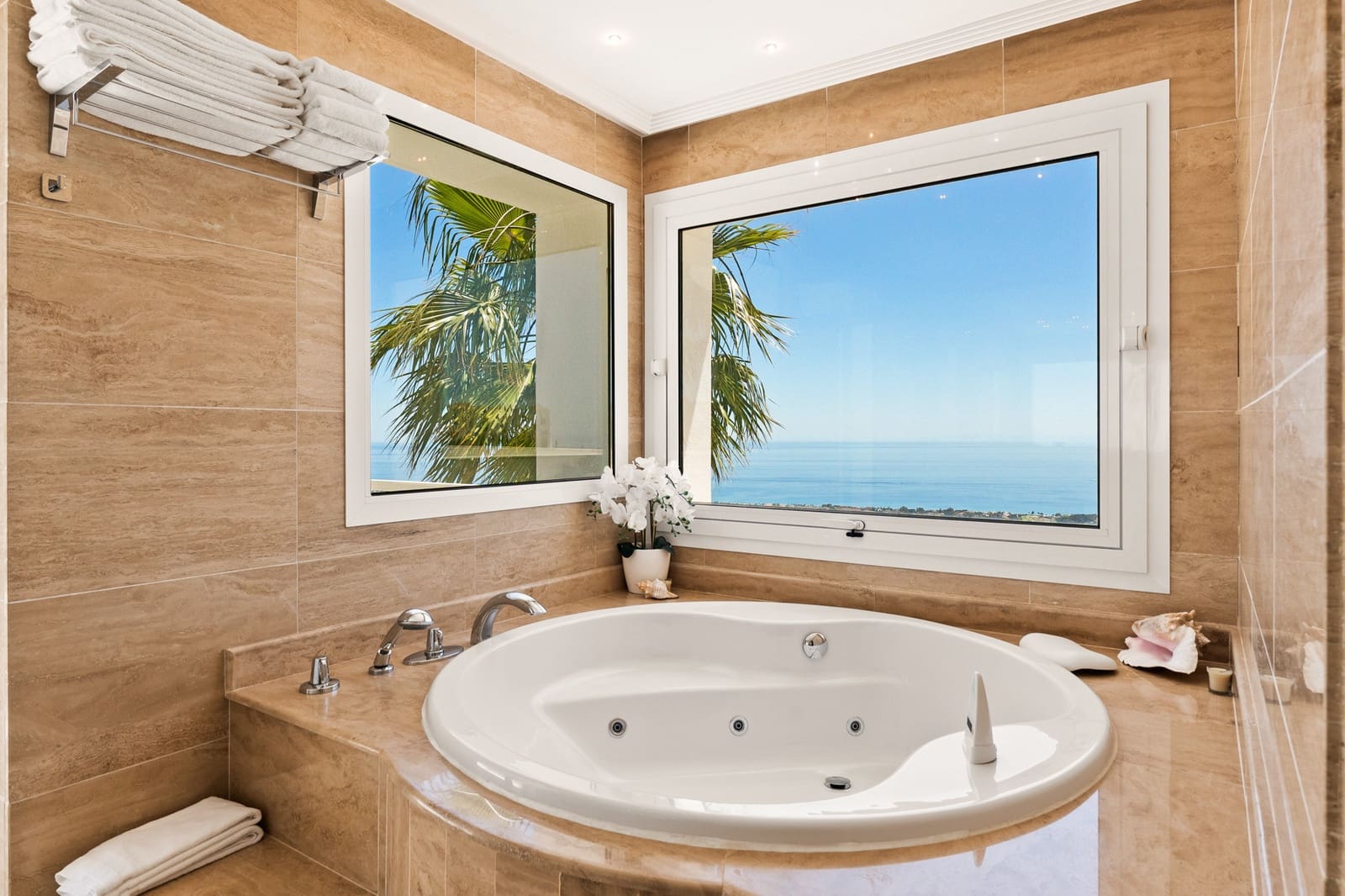 6 sypialnia Willa do wynajęcia w Marbella z basenem garażem - 20 000 € (Ref: 9401055)