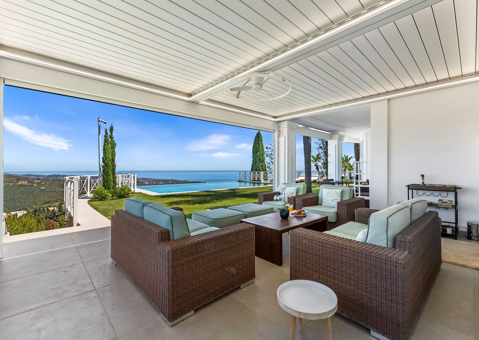 6 sypialnia Willa do wynajęcia w Marbella z basenem garażem - 20 000 € (Ref: 9401055)