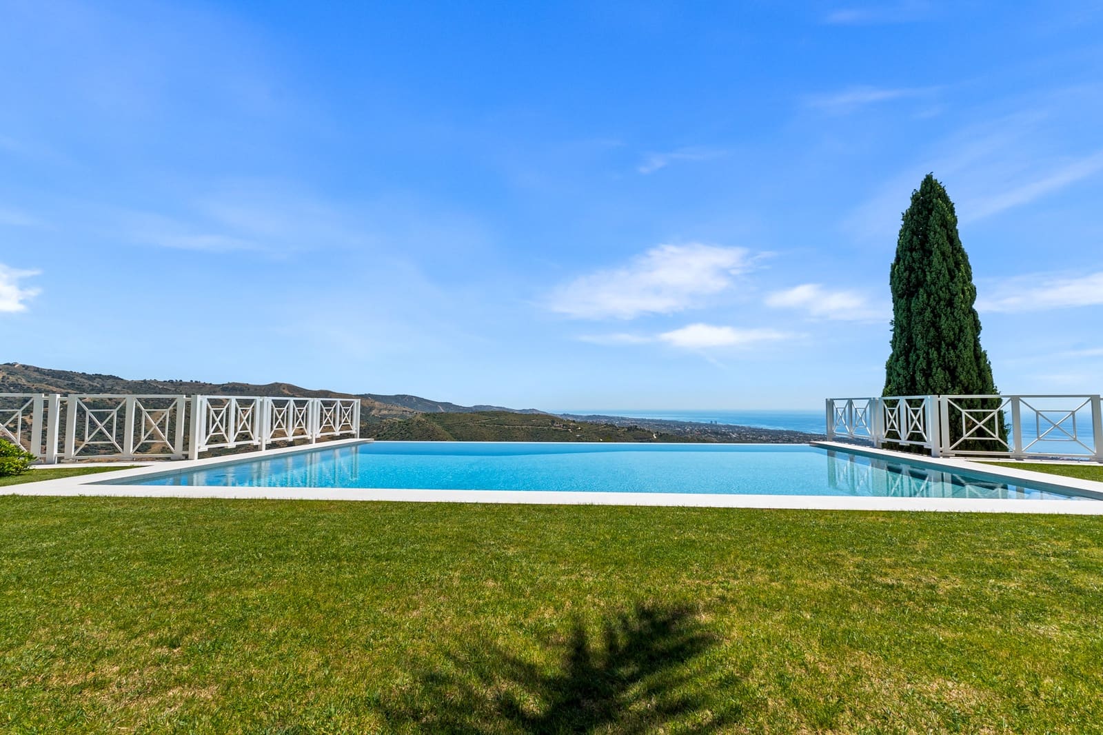 6 sypialnia Willa do wynajęcia w Marbella z basenem garażem - 20 000 € (Ref: 9401055)