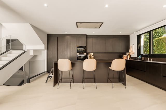 Chalet de 7 habitaciones en Marbella en venta con piscina garaje - 4.200.000 € (Ref: 9414530)