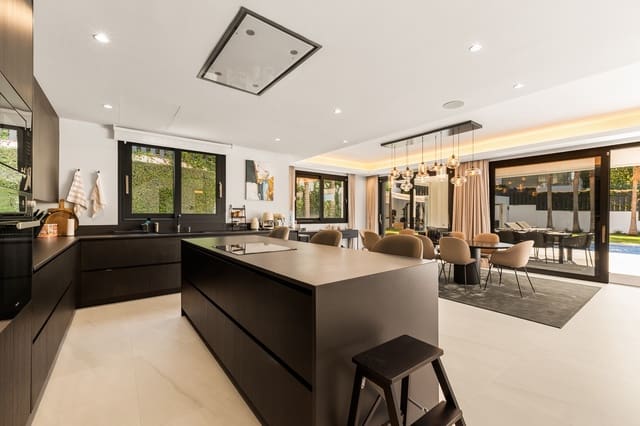 Chalet de 7 habitaciones en Marbella en venta con piscina garaje - 4.200.000 € (Ref: 9414530)