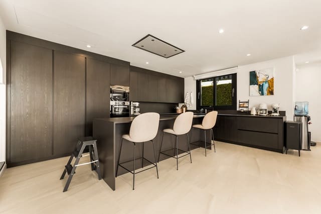 Chalet de 7 habitaciones en Marbella en venta con piscina garaje - 4.200.000 € (Ref: 9414530)