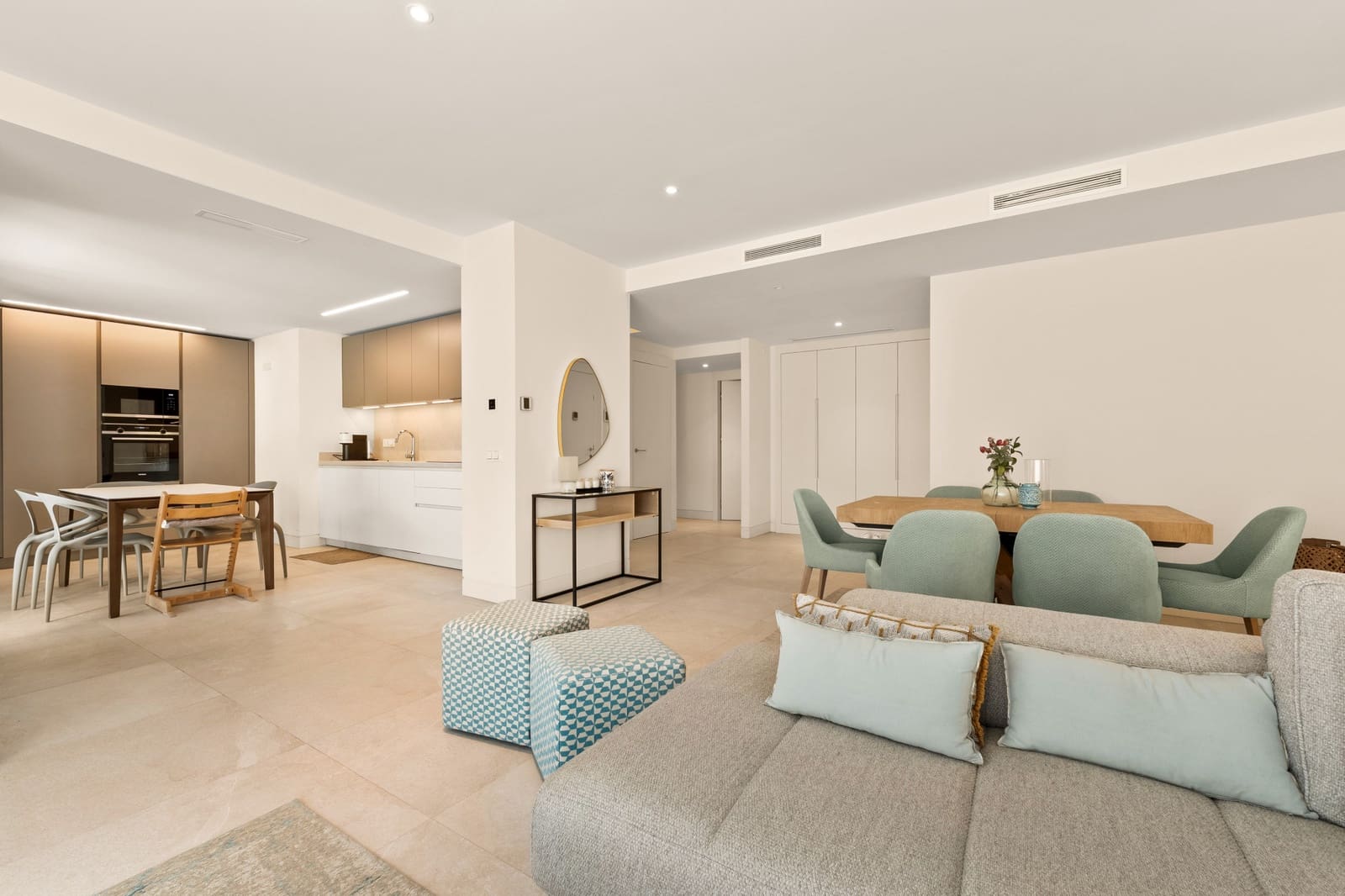 2 bedroom Apartment for rent in Marbella with pool garage - € 6,000 (Ref: 9450888)