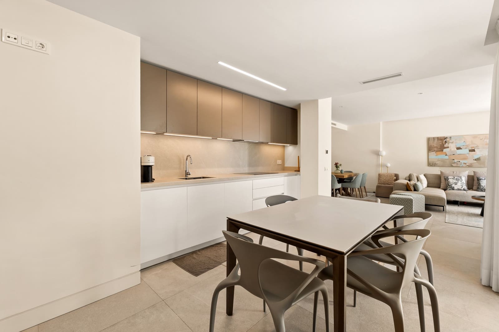 2 bedroom Apartment for rent in Marbella with pool garage - € 6,000 (Ref: 9450888)