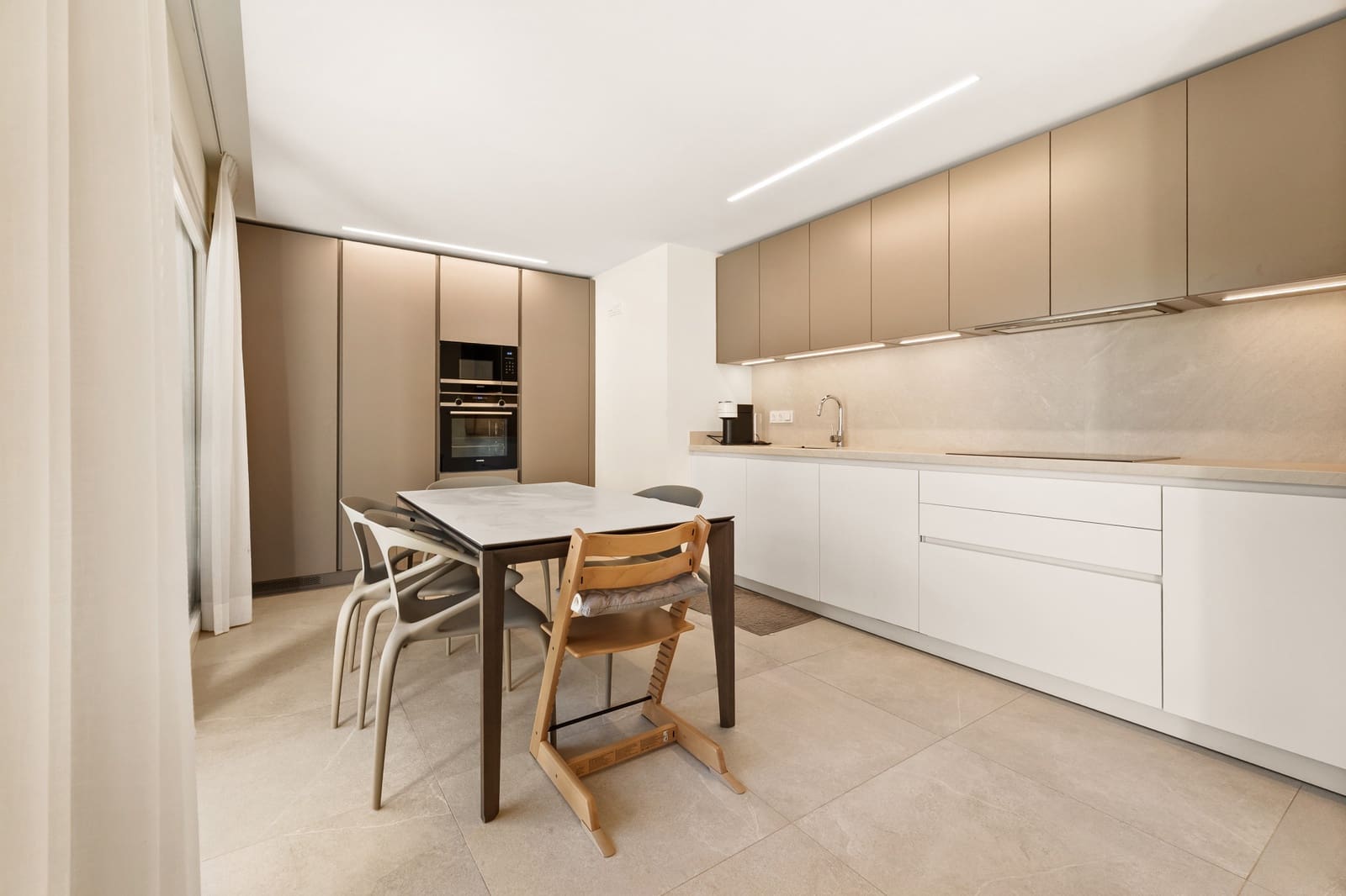 2 bedroom Apartment for rent in Marbella with pool garage - € 6,000 (Ref: 9450888)