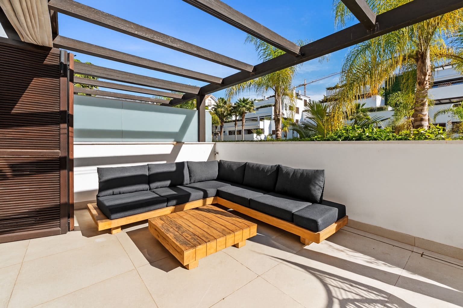 2 bedroom Apartment for rent in Marbella with pool garage - € 6,000 (Ref: 9450888)