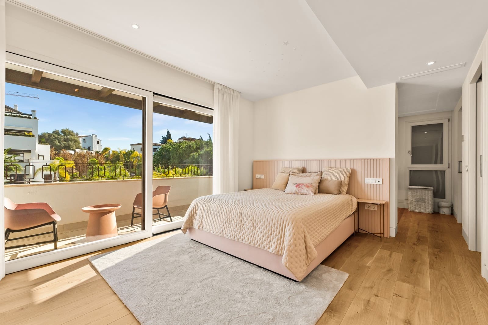 2 bedroom Apartment for rent in Marbella with pool garage - € 6,000 (Ref: 9450888)