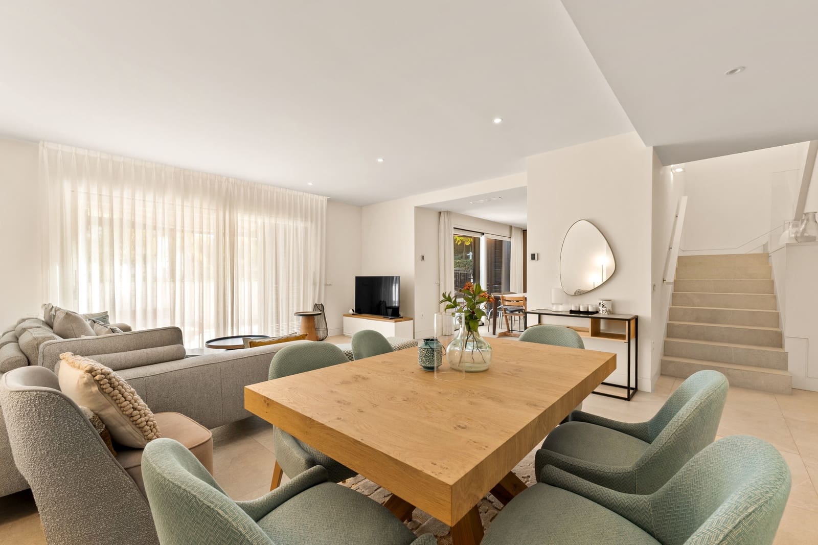 2 bedroom Apartment for rent in Marbella with pool garage - € 6,000 (Ref: 9450888)