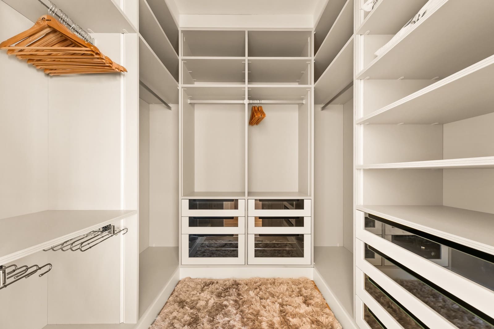 2 bedroom Apartment for rent in Marbella with pool garage - € 6,000 (Ref: 9450888)