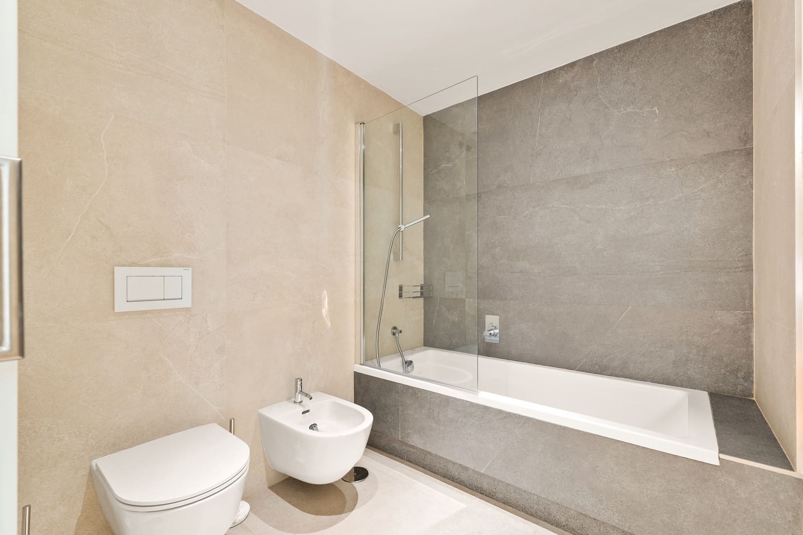 2 bedroom Apartment for rent in Marbella with pool garage - € 6,000 (Ref: 9450888)