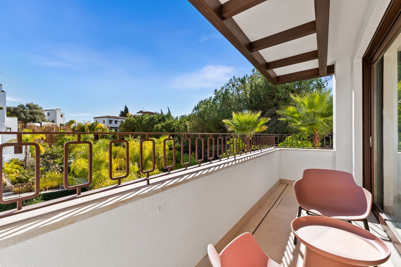 2 bedroom Apartment for rent in Marbella with pool garage - € 6,000 (Ref: 9450888)