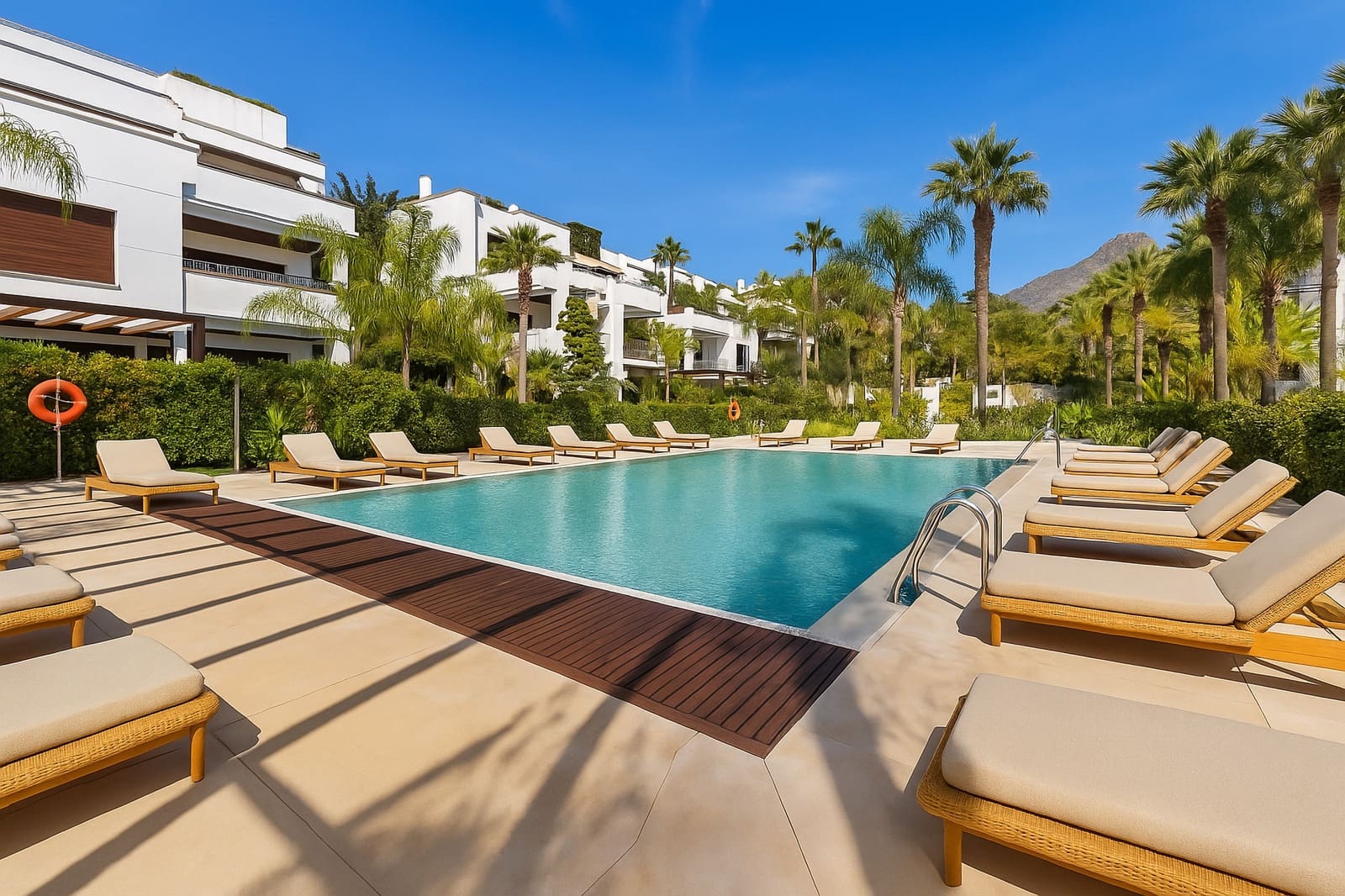 2 bedroom Apartment for rent in Marbella with pool garage - € 6,000 (Ref: 9450888)