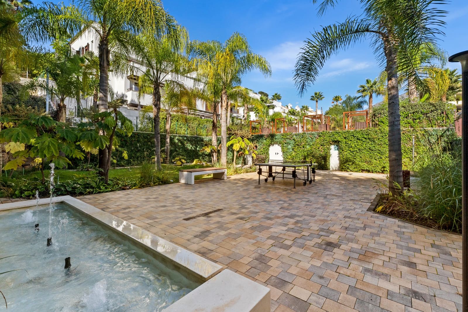 2 bedroom Apartment for rent in Marbella with pool garage - € 6,000 (Ref: 9450888)