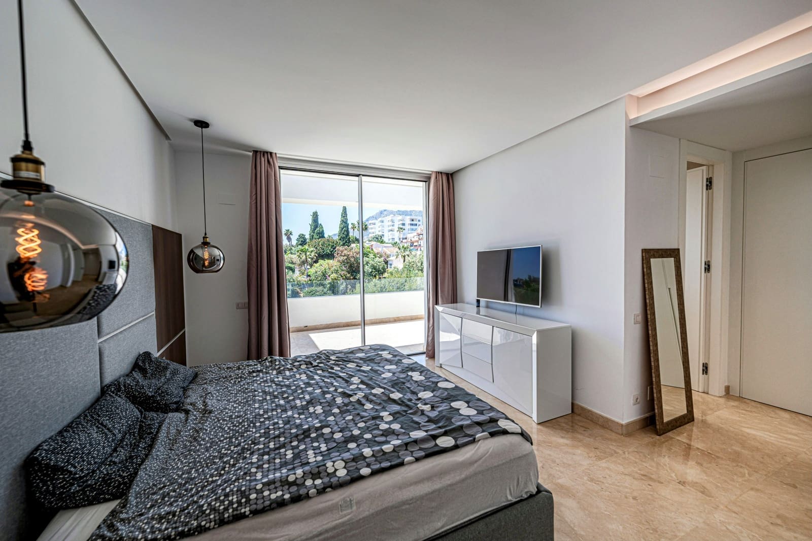 4 Zimmer Haus zu verkaufen in Marbella mit Pool Garage - 1.250.000 € (Ref: 9457836)