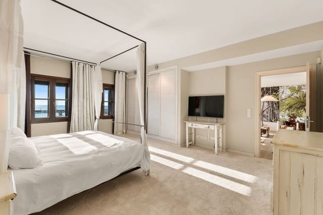 2 sovrum Lägenhet till salu i Puerto Banus, Marbella med garage - 1 600 000 € (Ref: 9468834)