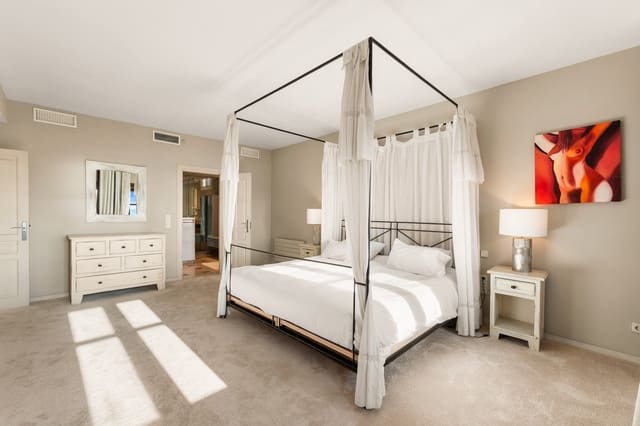 2 sovrum Lägenhet till salu i Puerto Banus, Marbella med garage - 1 600 000 € (Ref: 9468834)