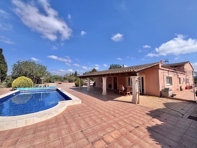 Finca/Casa Rural de 6 habitaciones en Llucmajor en venta con piscina - 785.000 € (Ref: 10111926)