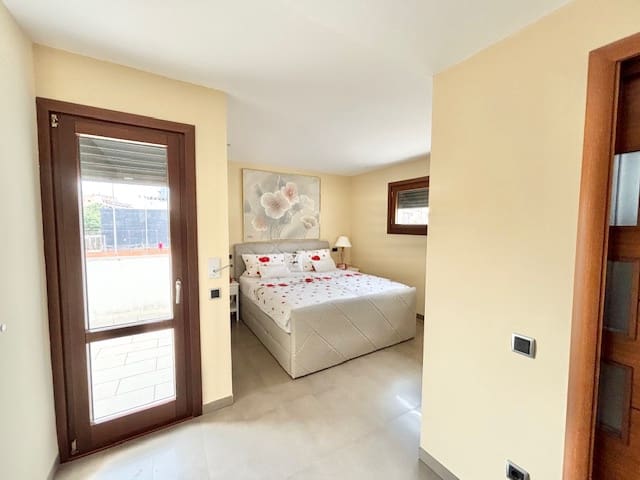 4 quarto Casa em Banda para venda em Las Maravillas com garagem - 1 695 000 € (Ref: 10111931)