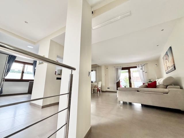 4 quarto Casa em Banda para venda em Las Maravillas com garagem - 1 695 000 € (Ref: 10111931)