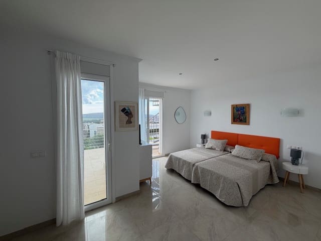 4 bedroom Villa for rent in Santa Ponsa with pool garage - € 15,000 (Ref: 10111932)