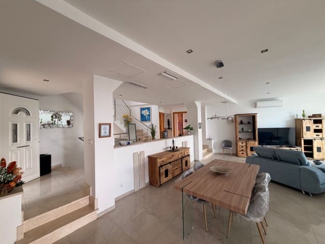 4 bedroom Villa for rent in Santa Ponsa with pool garage - € 15,000 (Ref: 10111932)