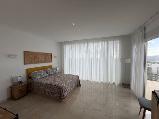 4 bedroom Villa for rent in Santa Ponsa with pool garage - € 15,000 (Ref: 10111932)