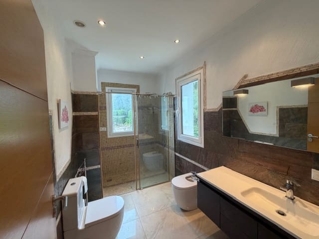 4 bedroom Villa for rent in Santa Ponsa with pool garage - € 15,000 (Ref: 10111932)