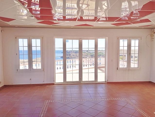 Restaurant/Bar for sale in Arenal d'en Castell, Es Mercadal - € 450,000 (Ref: 10111935)