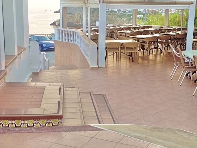 Restaurant/Bar for sale in Arenal d'en Castell, Es Mercadal - € 450,000 (Ref: 10111935)