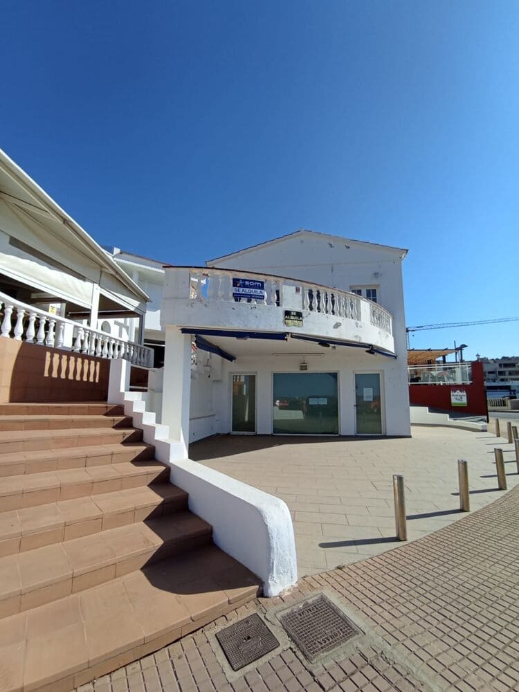 Restaurant/Bar for sale in Arenal d'en Castell - € 450,000 (Ref: 10111935)