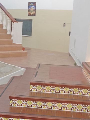 Restaurant/Bar for sale in Arenal d'en Castell, Es Mercadal - € 450,000 (Ref: 10111935)