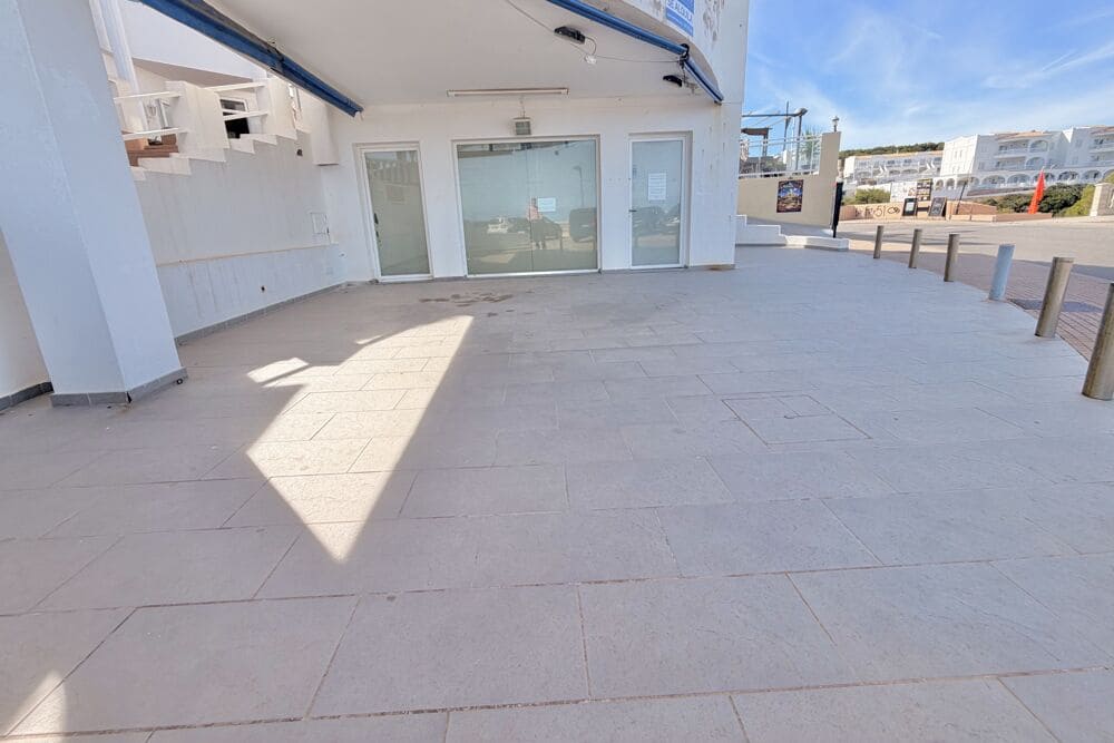 Restaurant/Bar for sale in Arenal d'en Castell - € 450,000 (Ref: 10111935)