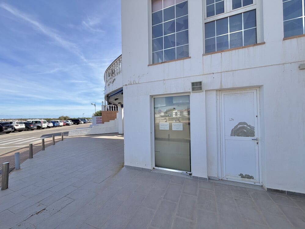 Restaurant/Bar for sale in Arenal d'en Castell - € 450,000 (Ref: 10111935)