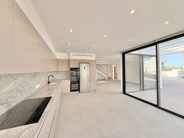 4 soverom Villa til salgs i Ciutadella de Menorca med svømmebasseng garasje - € 1 280 000 (Ref: 10111939)