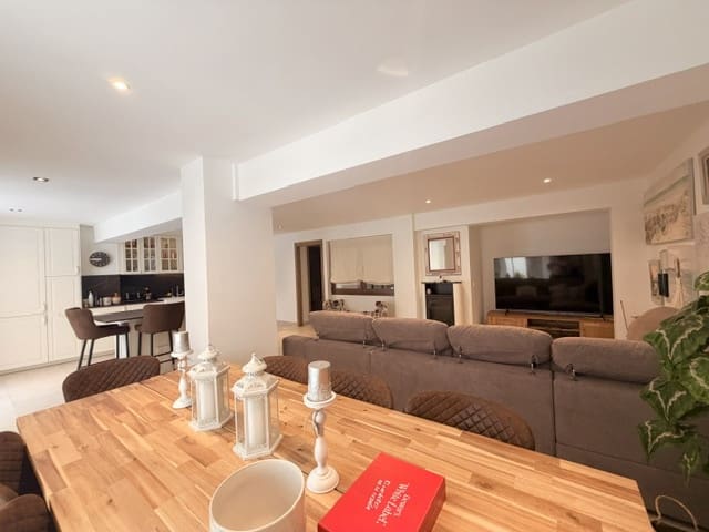 3 bedroom Flat for rent in Palma de Mallorca - € 1,750 (Ref: 10112167)
