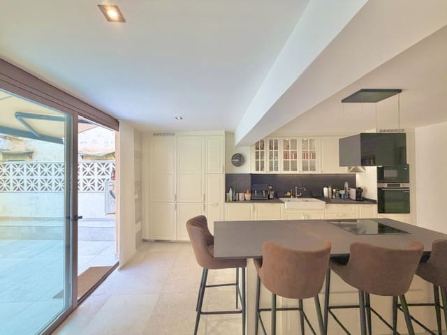 3 bedroom Flat for rent in Palma de Mallorca - € 1,750 (Ref: 10112167)