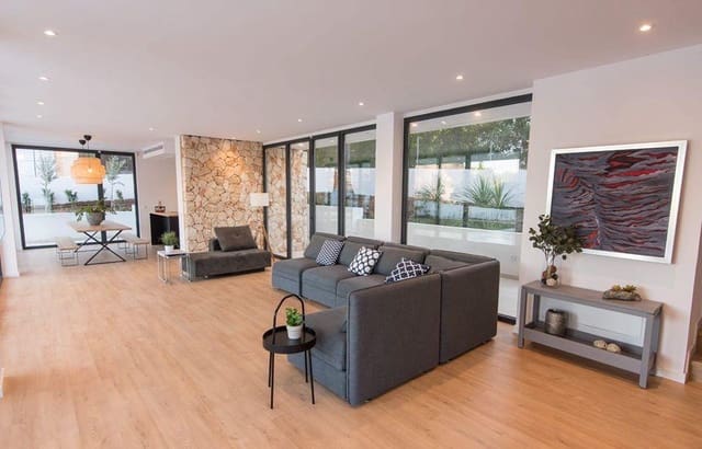 6 bedroom Villa for rent in Santa Ponsa, Calvià with pool - € 10,000 (Ref: 10170276)