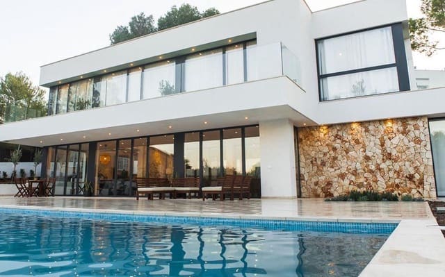 6 bedroom Villa for rent in Santa Ponsa, Calvià with pool - € 10,000 (Ref: 10170276)