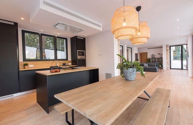 6 bedroom Villa for rent in Santa Ponsa, Calvià with pool - € 10,000 (Ref: 10170276)