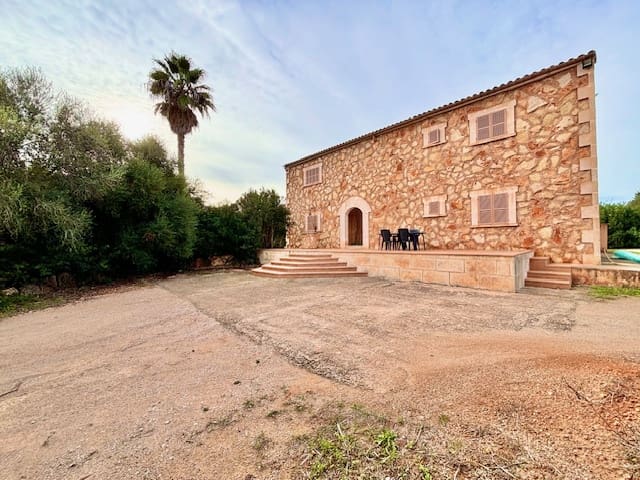 3 bedroom Finca/Country House for sale in Felanitx with pool garage - € 1,790,000 (Ref: 10174234)