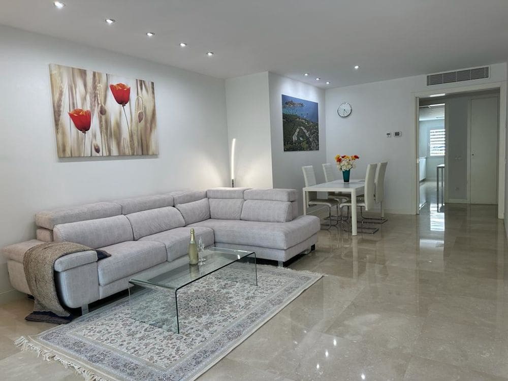 3 bedroom Flat for rent in Bendinat - € 4,999 (Ref: 8935785)