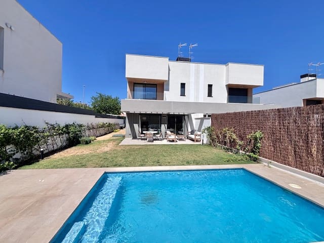 4 soverom Hus til salgs i Puig de Ros med svømmebasseng - € 980 000 (Ref: 9591686)