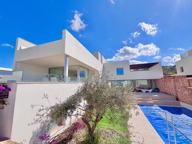 5 sovrum Villa till salu i Cala Conta med pool - 3 300 000 € (Ref: 9591690)