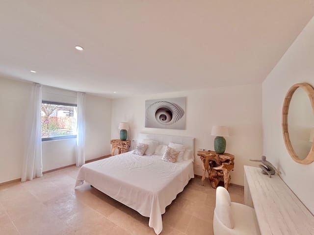 5 sovrum Villa till salu i Cala Conta med pool - 3 300 000 € (Ref: 9591690)