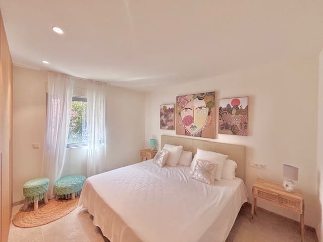 5 sovrum Villa till salu i Cala Conta med pool - 3 300 000 € (Ref: 9591690)